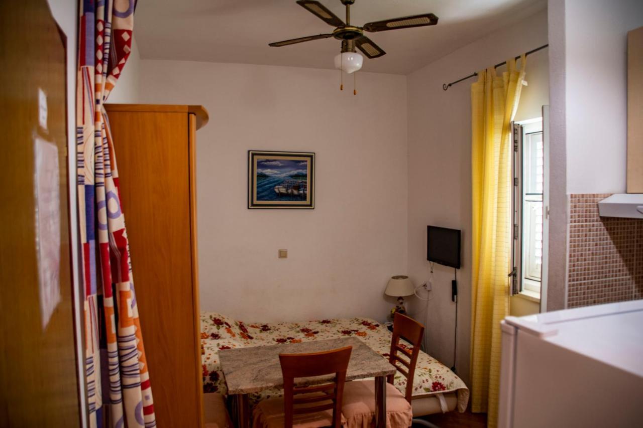 Apartments Lile By The Sea, Celina Zavode 外观 照片